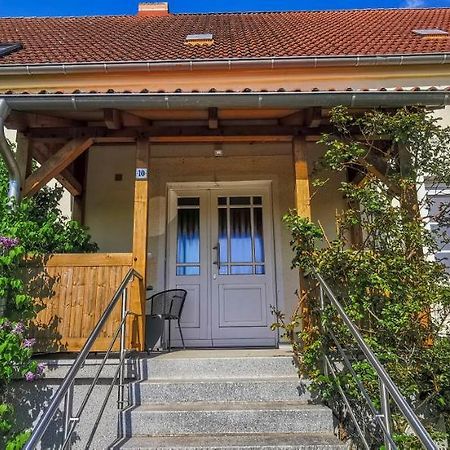 Apartment In Herrenhaus Gross Pinnow Esterno foto