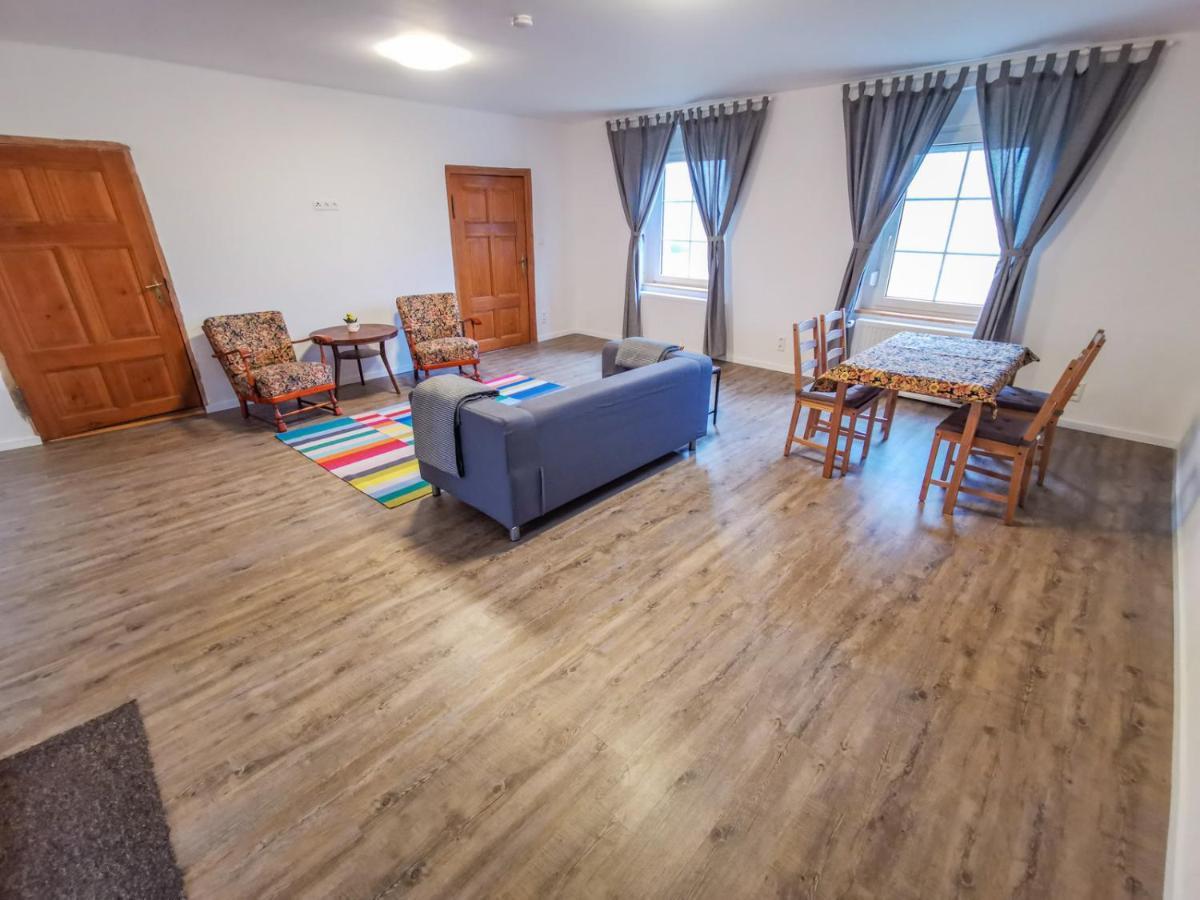 Apartment In Herrenhaus Gross Pinnow Esterno foto
