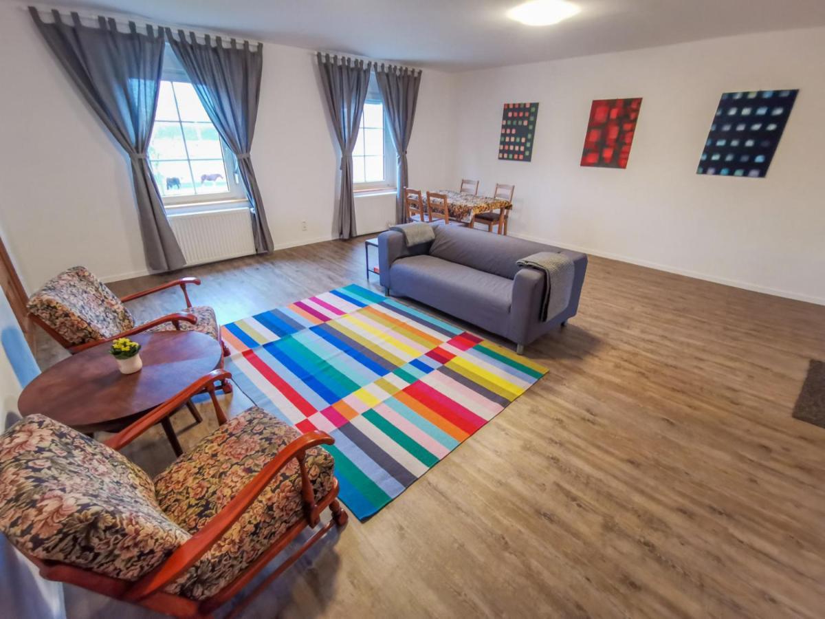 Apartment In Herrenhaus Gross Pinnow Esterno foto